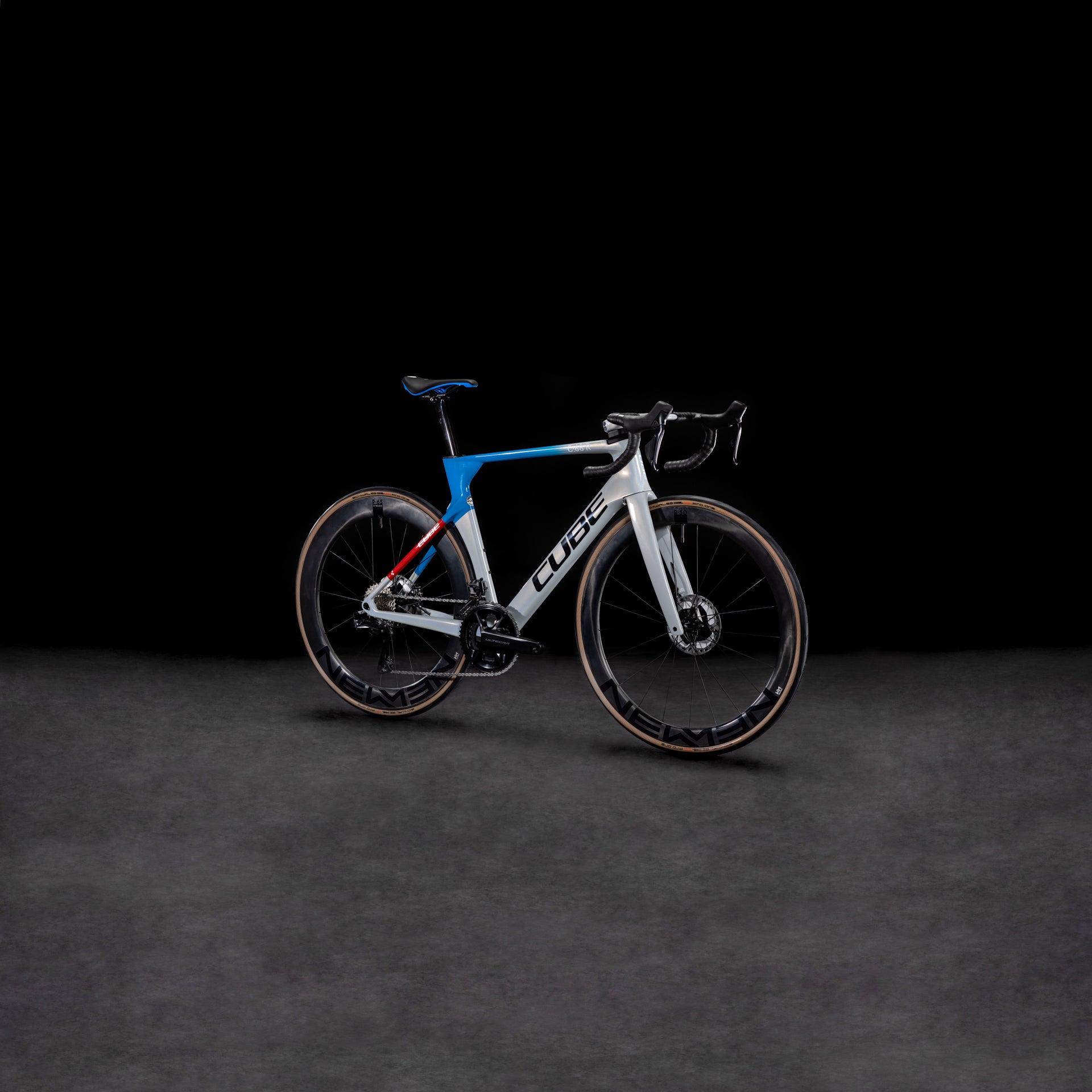 Bicicleta de competencia CUBE Litening C:68X Race Teamline 2022 / Cuadro de Carbono / Transmisión eléctrica Shimano Ultegra DI2 2x12 velocidades / Compatible con normas de la UCI